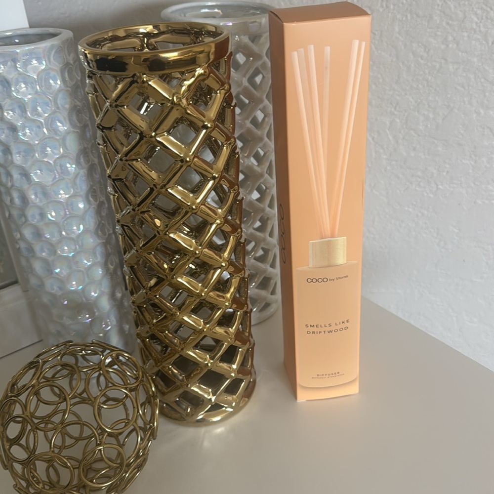 New in Box-Coco by Stone Reed Diffuser in Smells like Driftwood - Picture 2 of 4